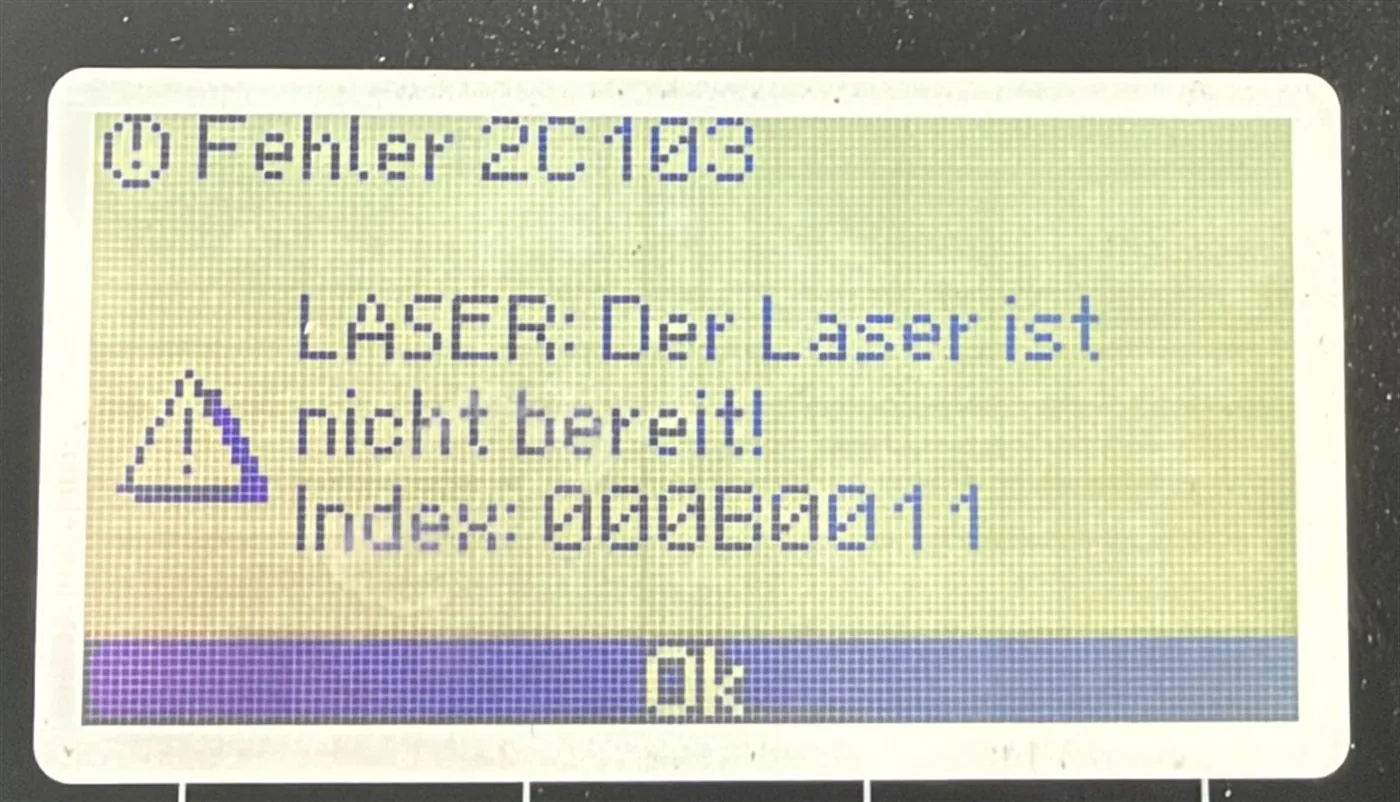 Bildschirmmeldung mit Warndreieck, Text dass der Laser nicht bereit ist